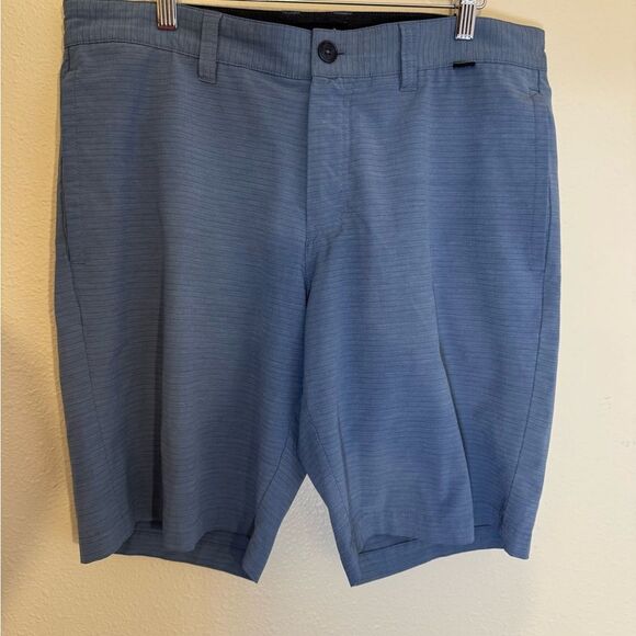 Travis Mathew  Proceed With Caution Golf Striped Shorts Mens Size 34 - Picture 1 of 3